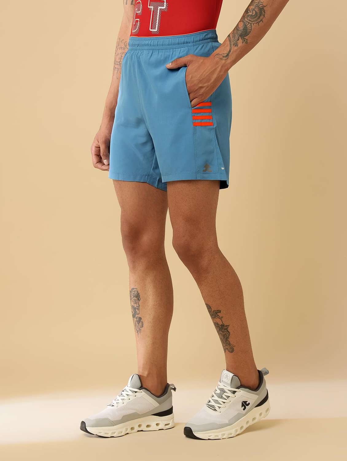 men solid mid rise regular fit sports shorts