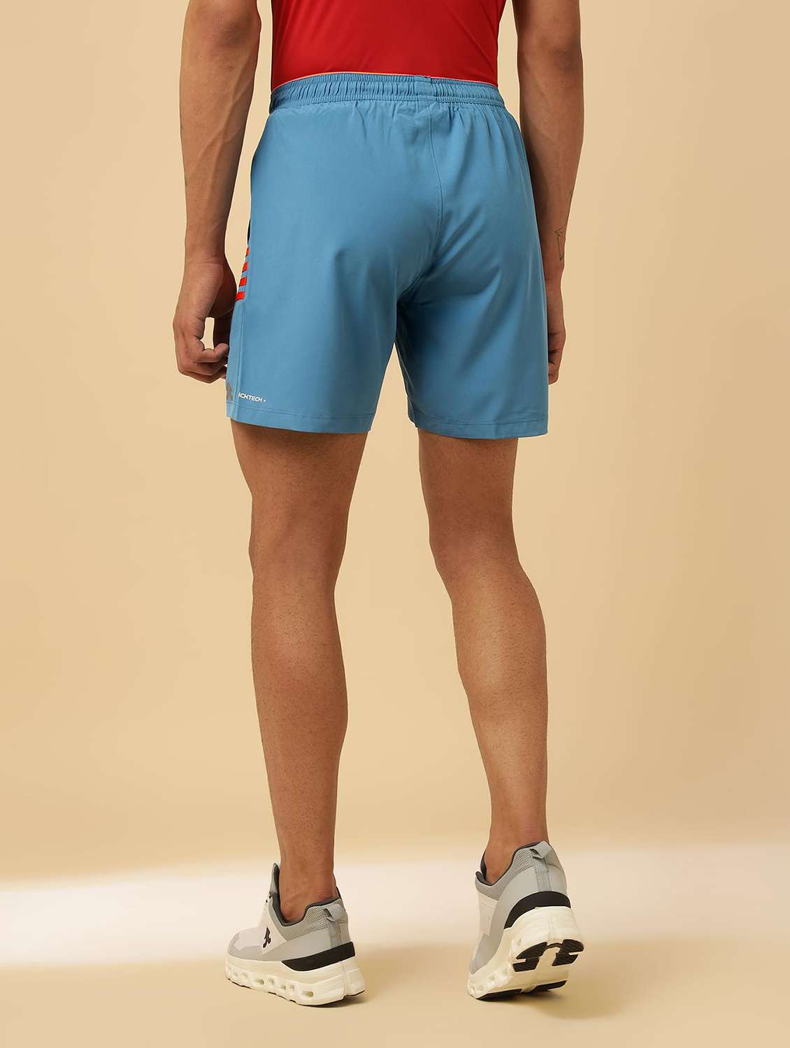 Men Solid Mid Rise Regular Fit Sports Shorts - 22582206 -  Standard Image - 3