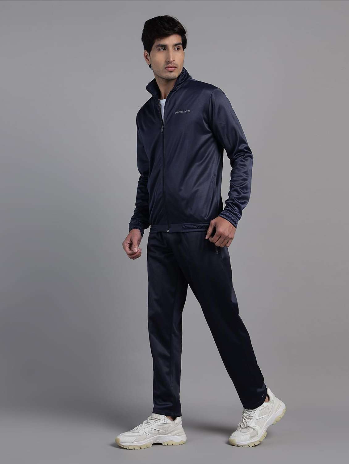 men solid long sleeves track suit