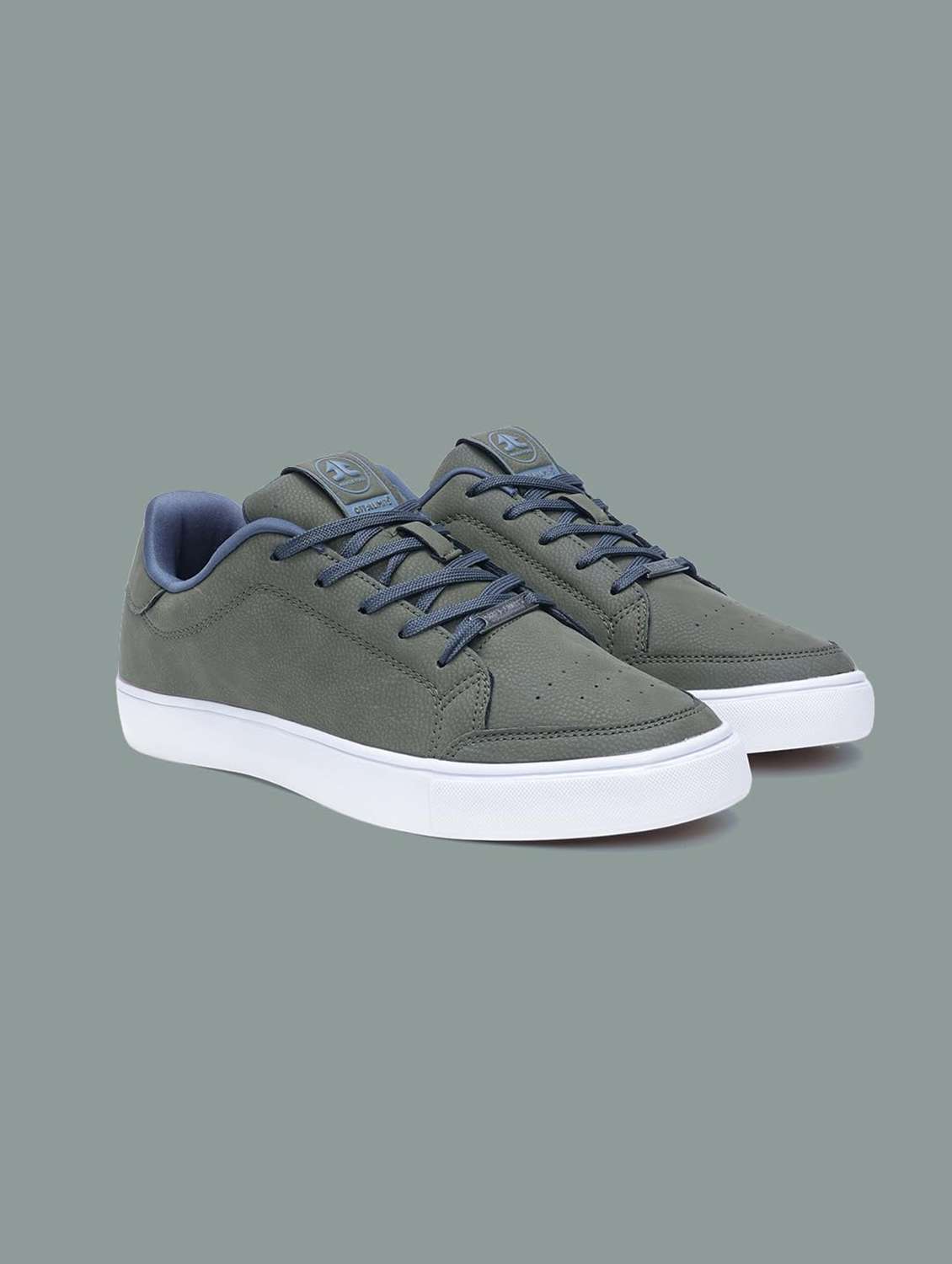 men solid lace up sneaker