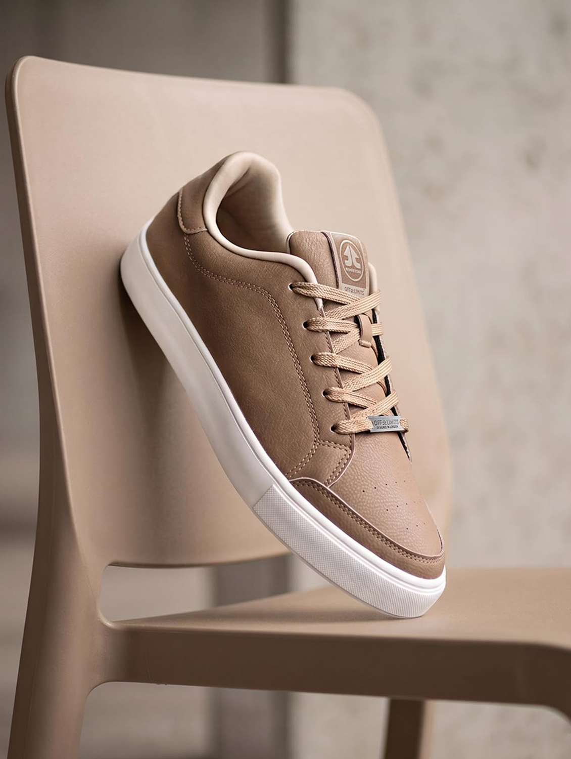 men solid lace up sneaker