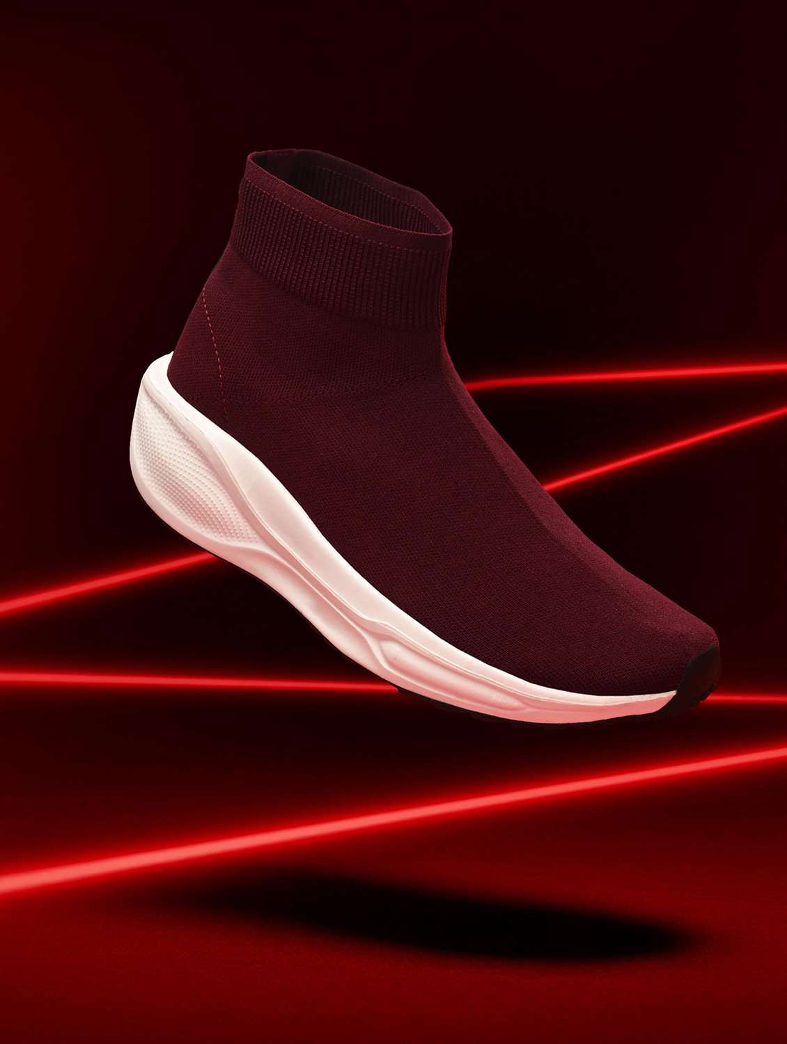 men solid slip on sports shoes
