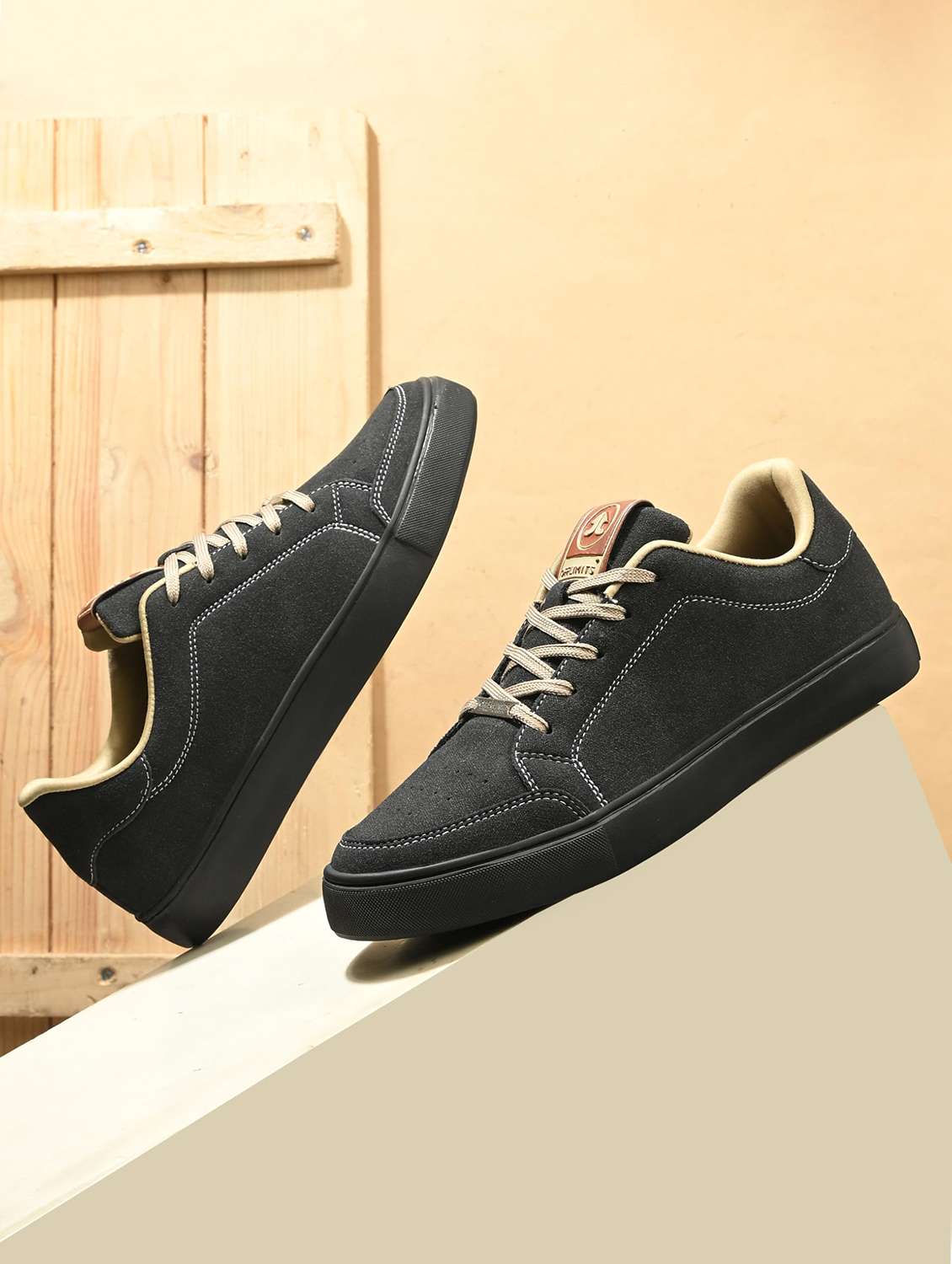 men solid lace up sneaker
