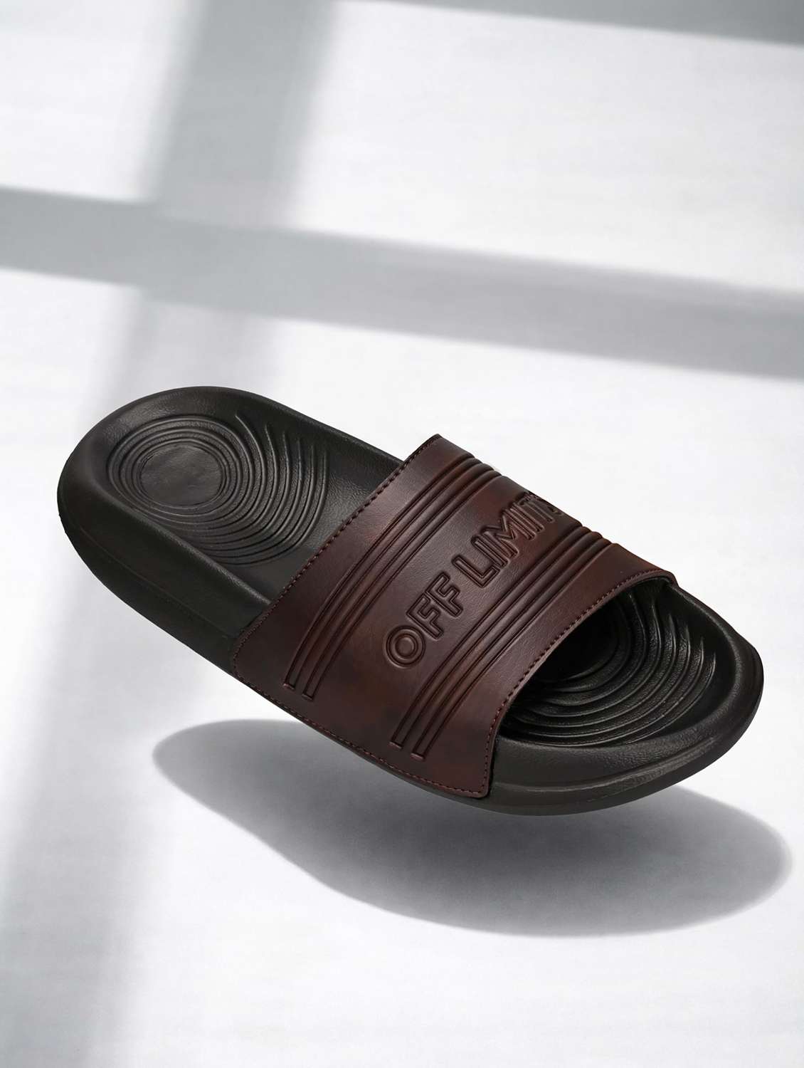 men textured slip on slider