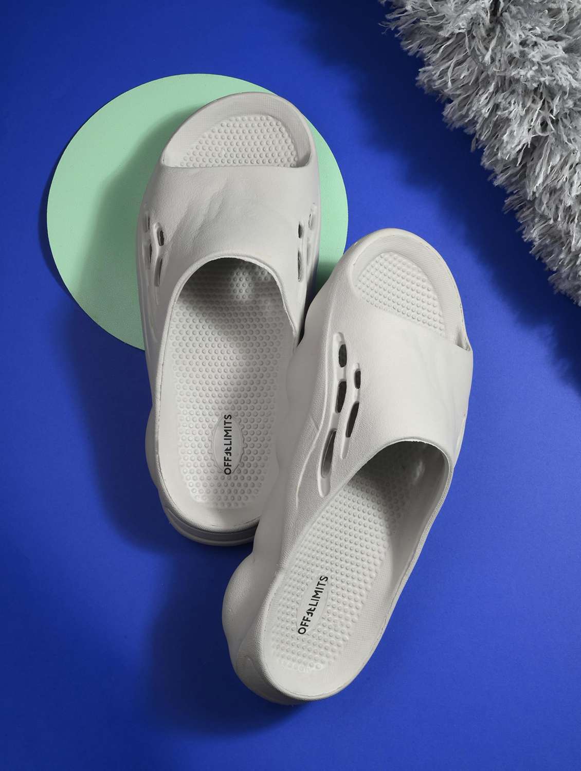 men textured slip on slider