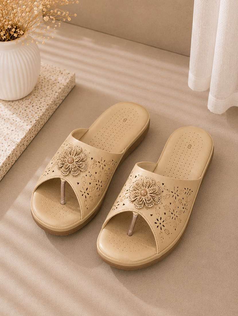 women cutwork toe separator flats