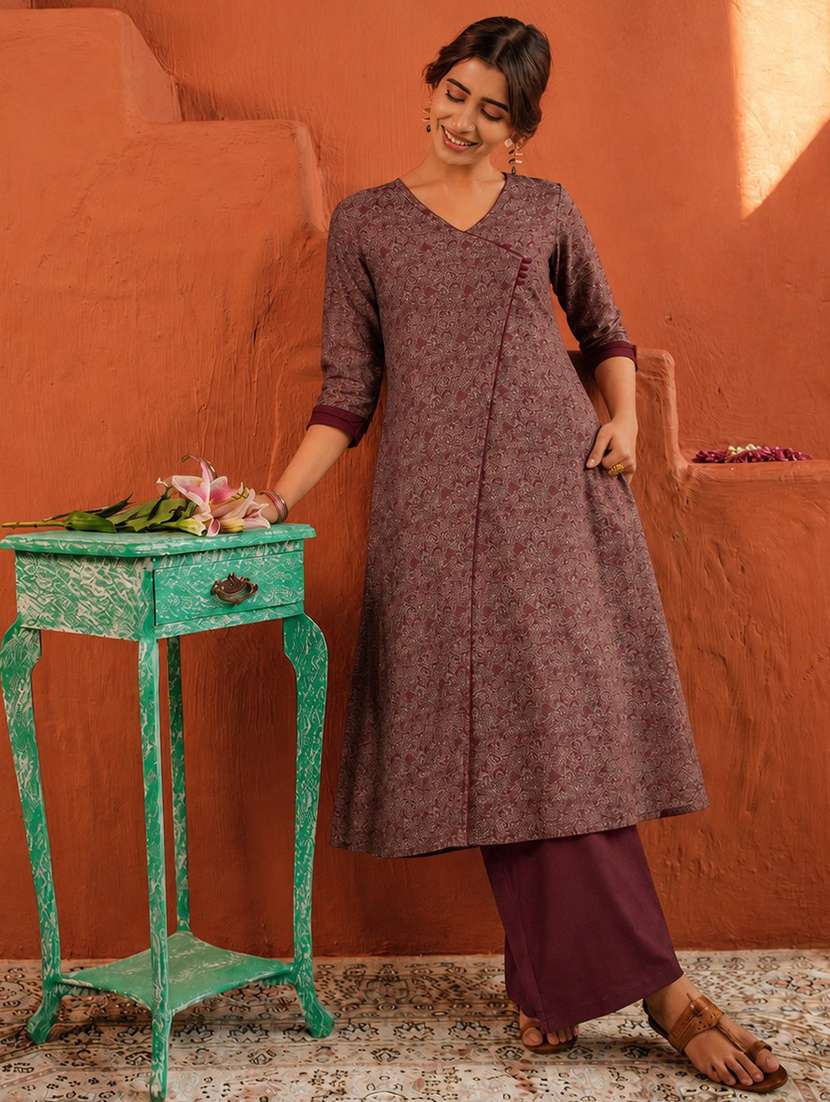 women printed three quarter sleeve kurta pant set