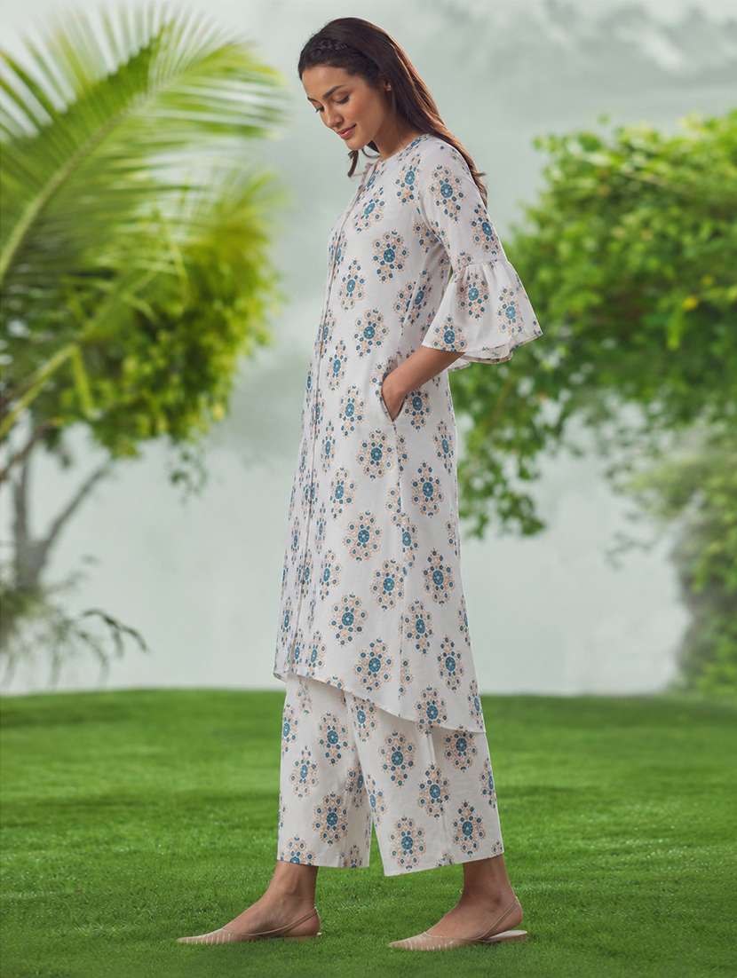 women printed bell sleeve kurta pant set - 22583943 -  Standard Image - 3
