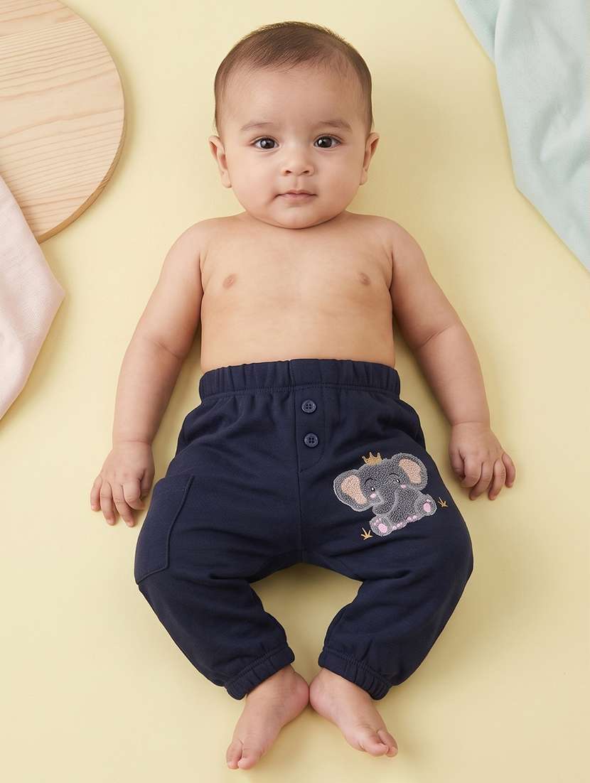 boys embroidered mid rise regular fit jogger