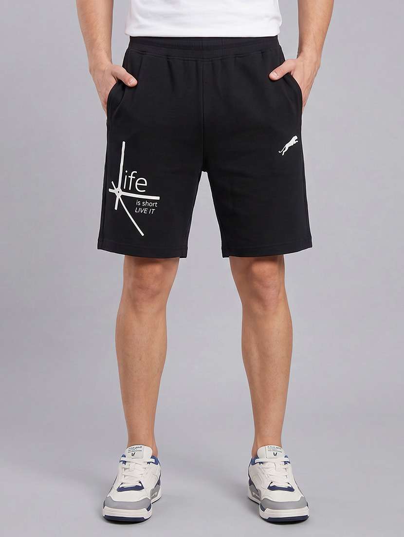 men printed mid rise regular fit shorts