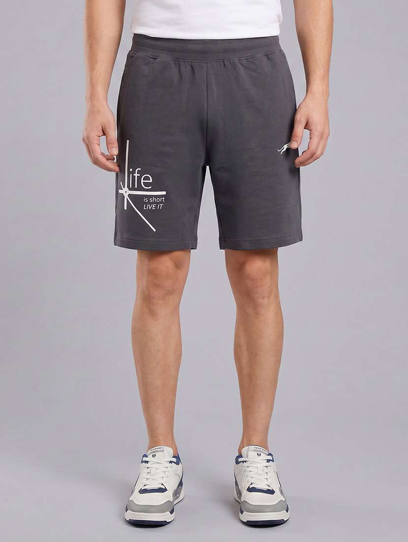 men printed mid rise regular fit shorts