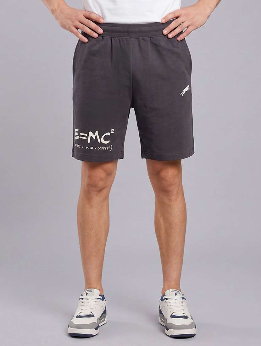 men printed mid rise regular fit shorts