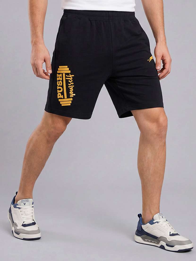 men printed mid rise regular fit shorts