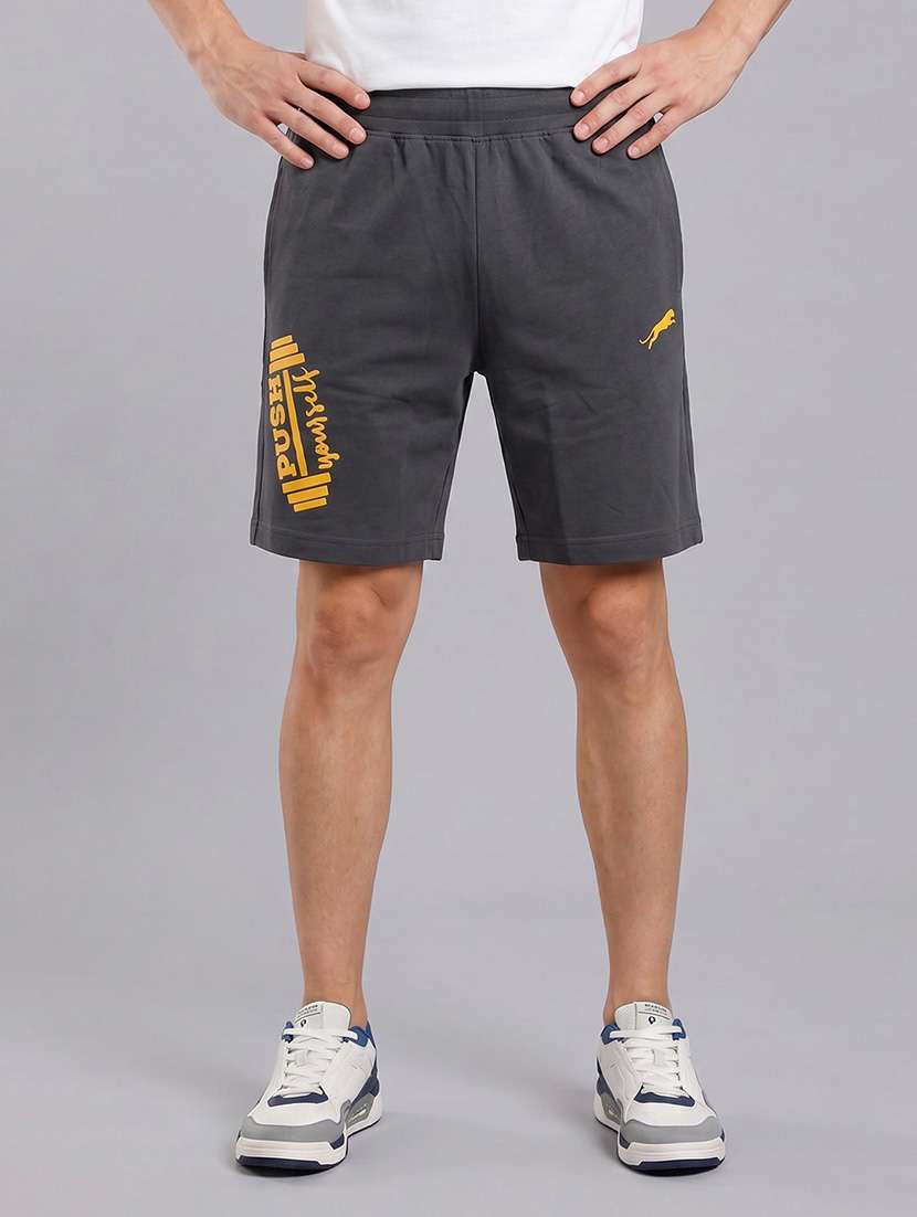men printed mid rise regular fit shorts