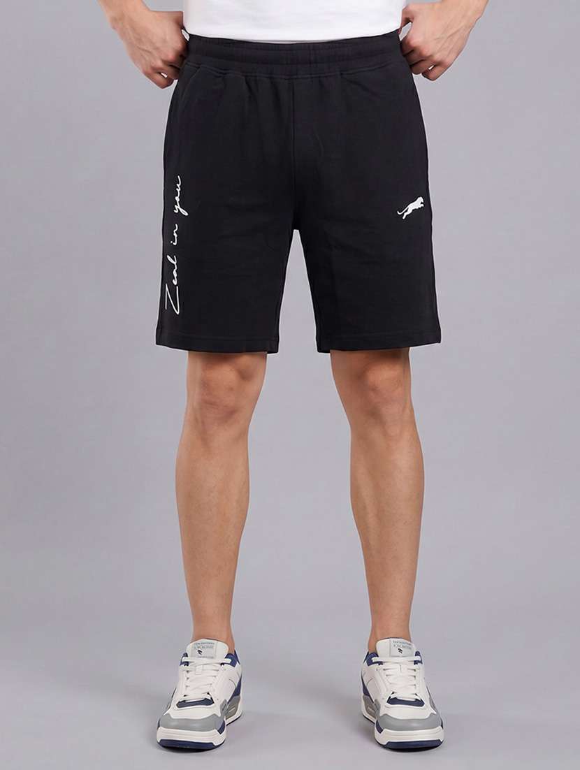 men printed mid rise regular fit shorts