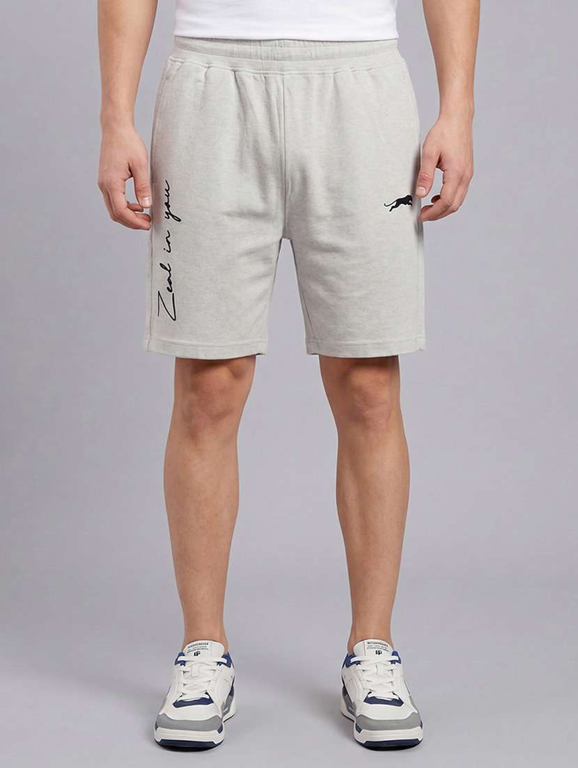 men printed mid rise regular fit shorts