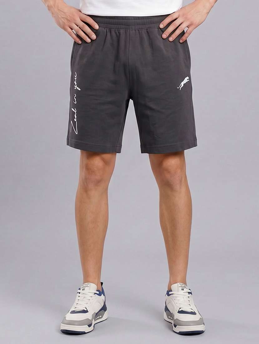 men printed mid rise regular fit shorts