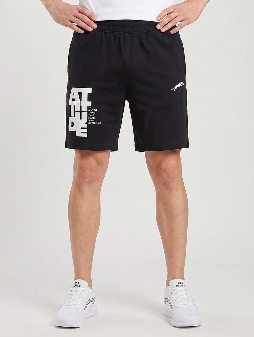 men printed mid rise regular fit shorts