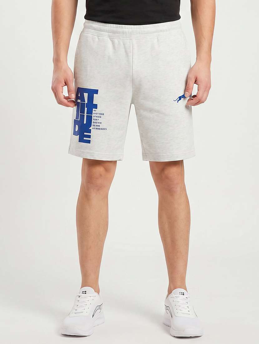 men printed mid rise regular fit shorts