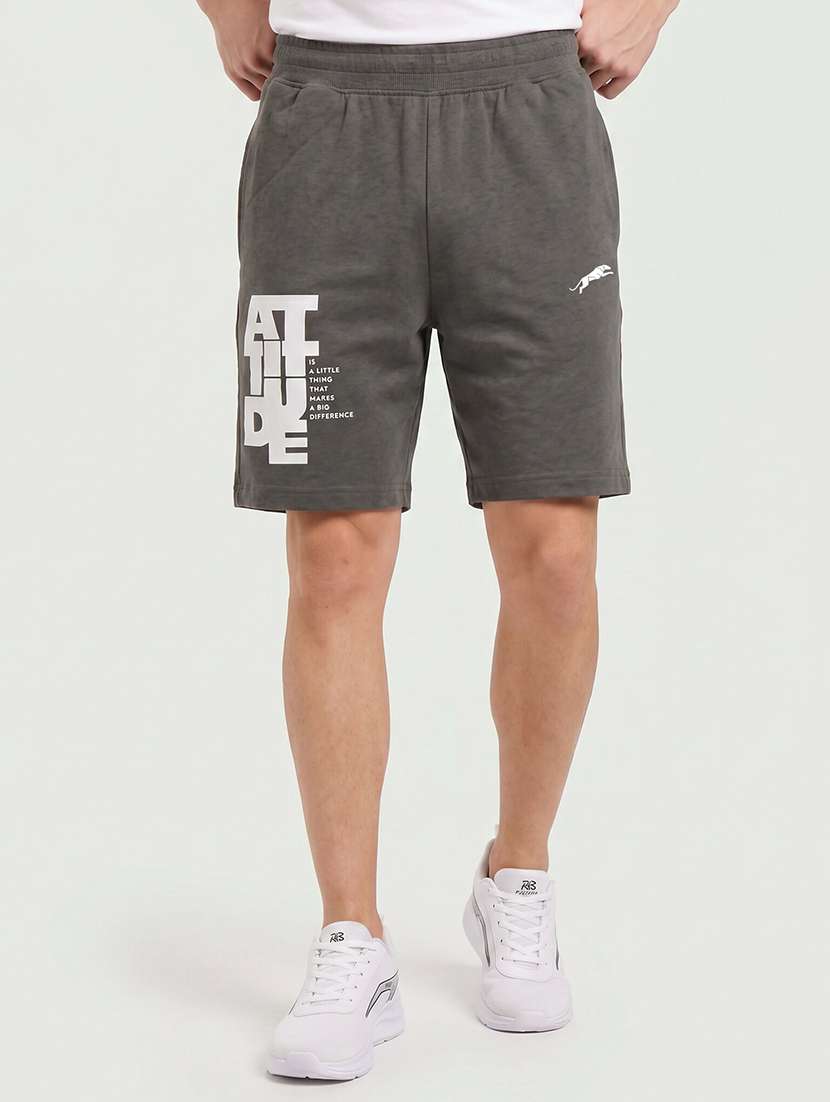 men printed mid rise regular fit shorts