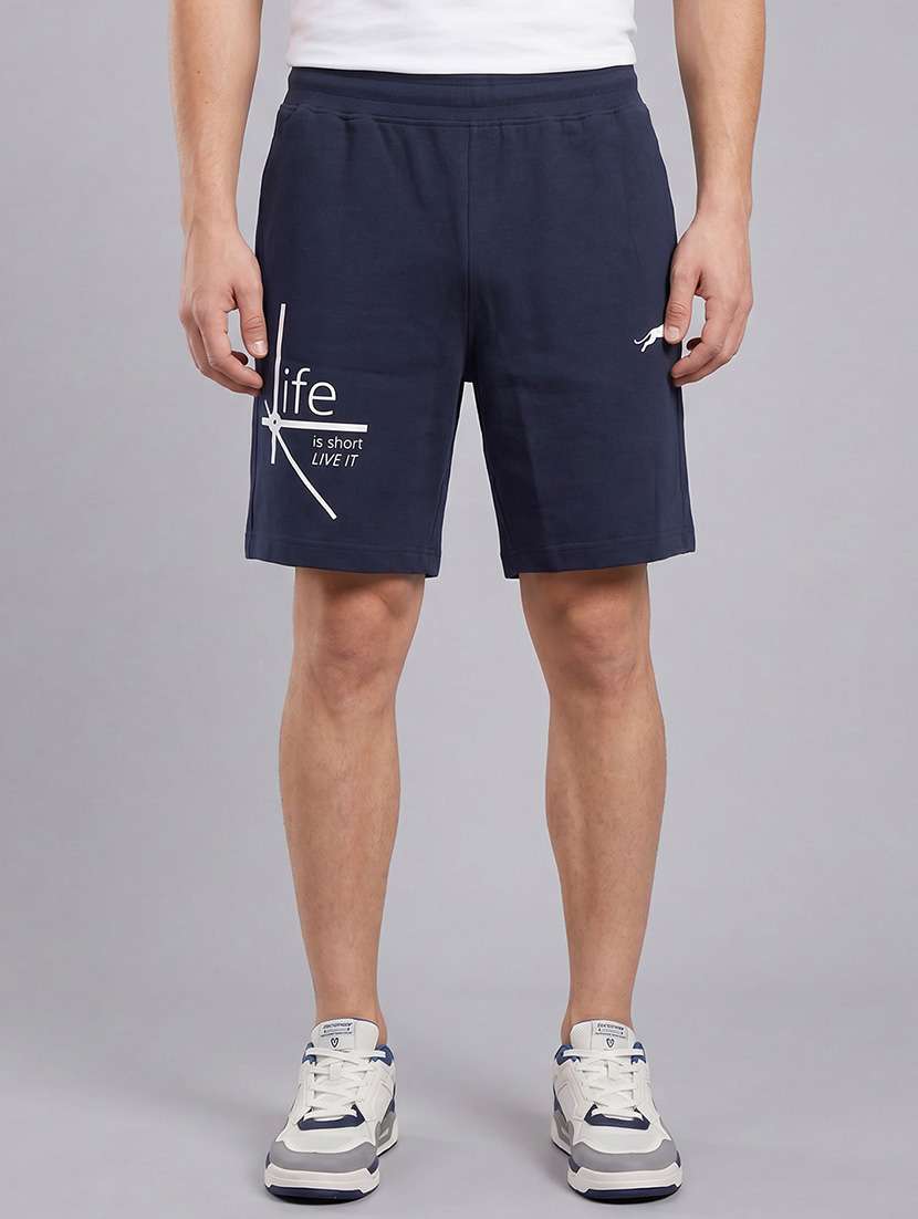 men printed mid rise regular fit shorts