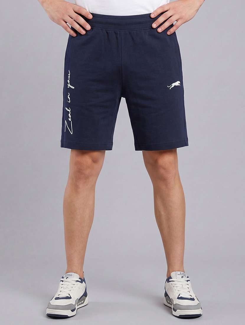 men printed mid rise regular fit shorts
