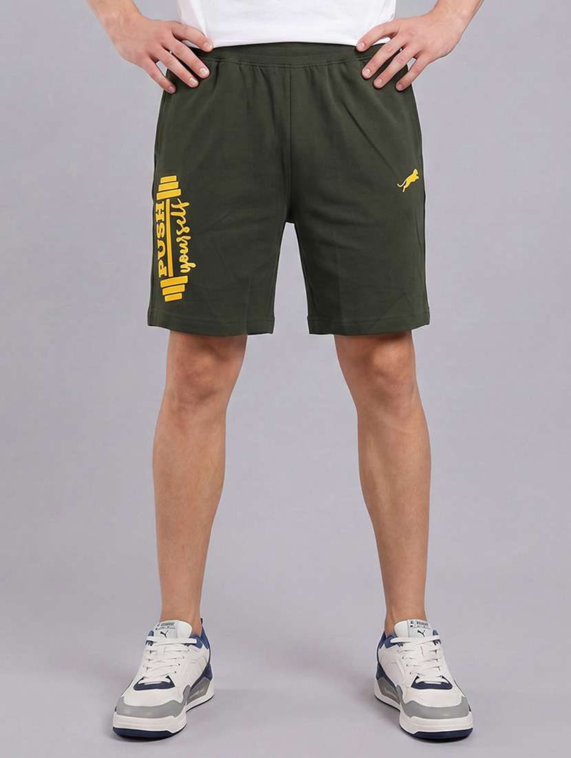 men printed mid rise regular fit shorts