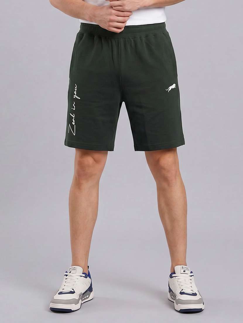 men printed mid rise regular fit shorts