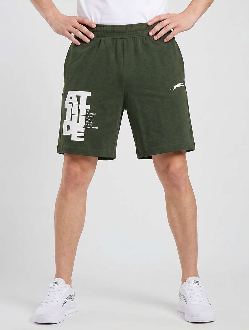 men printed mid rise regular fit shorts