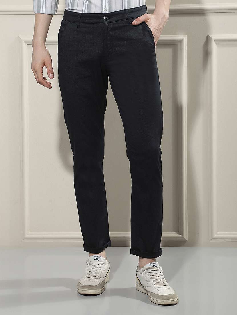 men solid mid rise chinos casual trouser