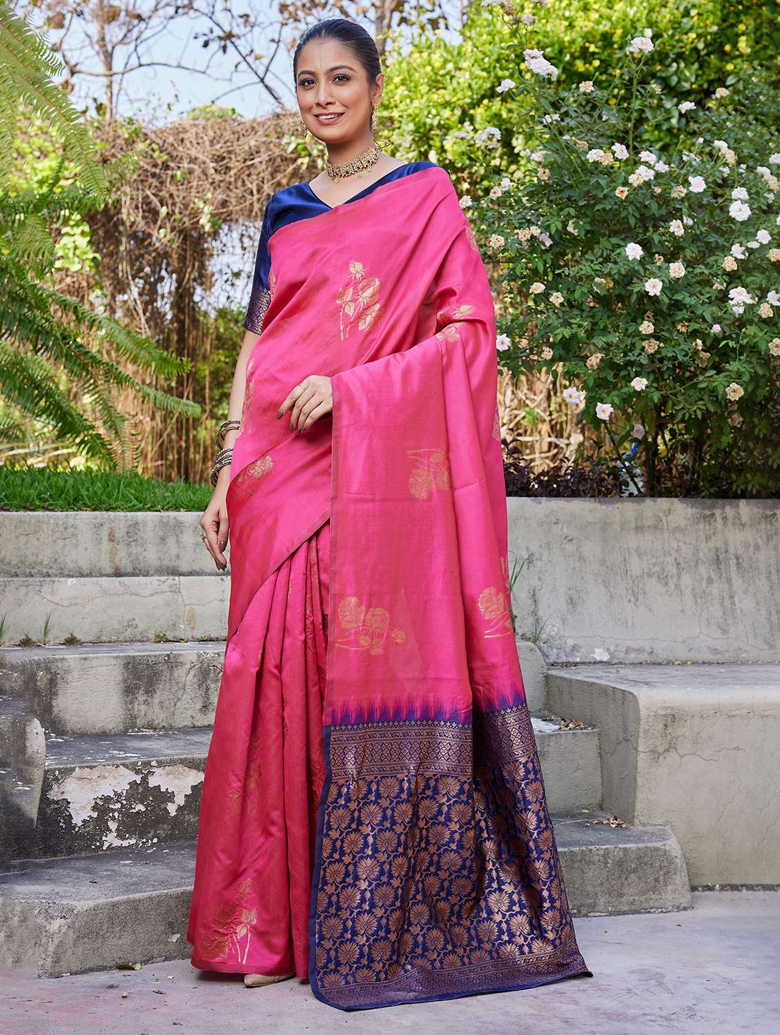 women self design banarasi saree with blouse
