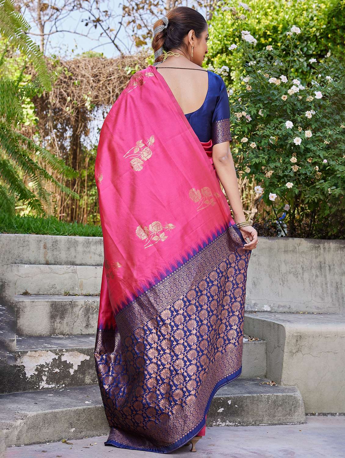 Women Self Design Banarasi Saree With Blouse - 22587321 -  Standard Image - 3