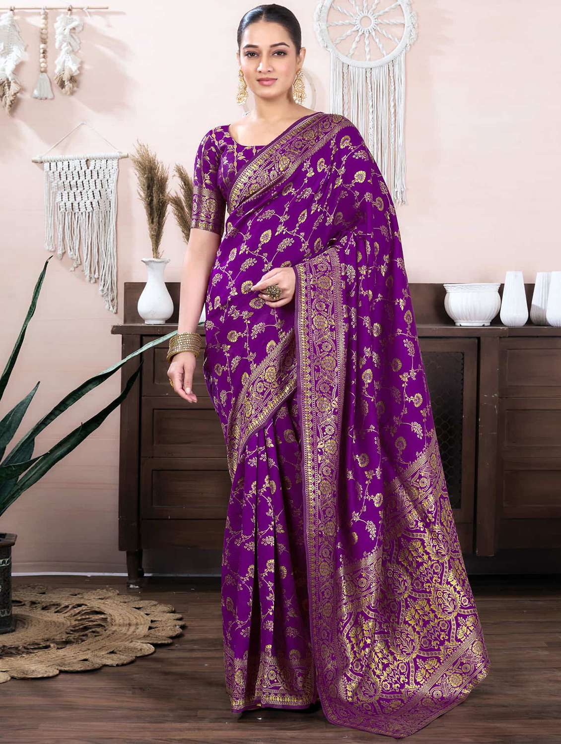 women self design banarasi saree with blouse