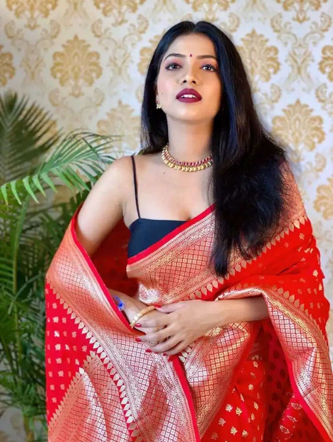 women self design banarasi saree with blouse - 22587352 -  Standard Image - 5