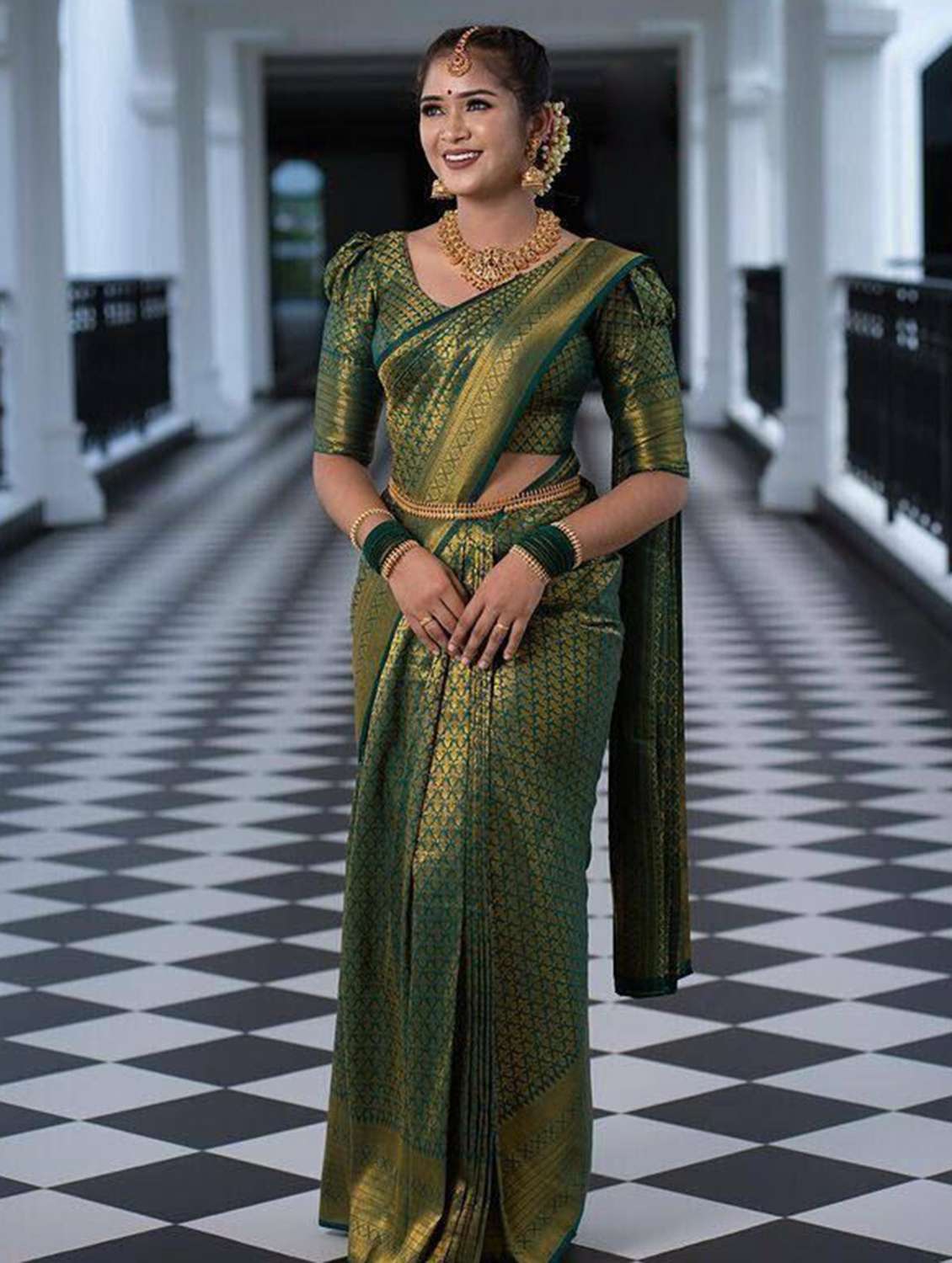 women self design kanjivaram saree with blouse