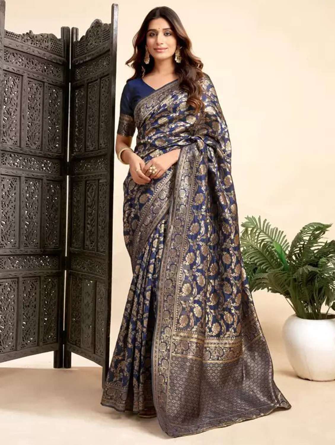 women self design banarasi saree with blouse