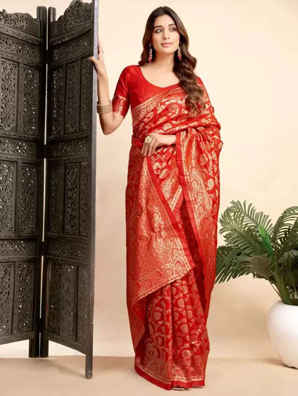 women self design banarasi saree with blouse