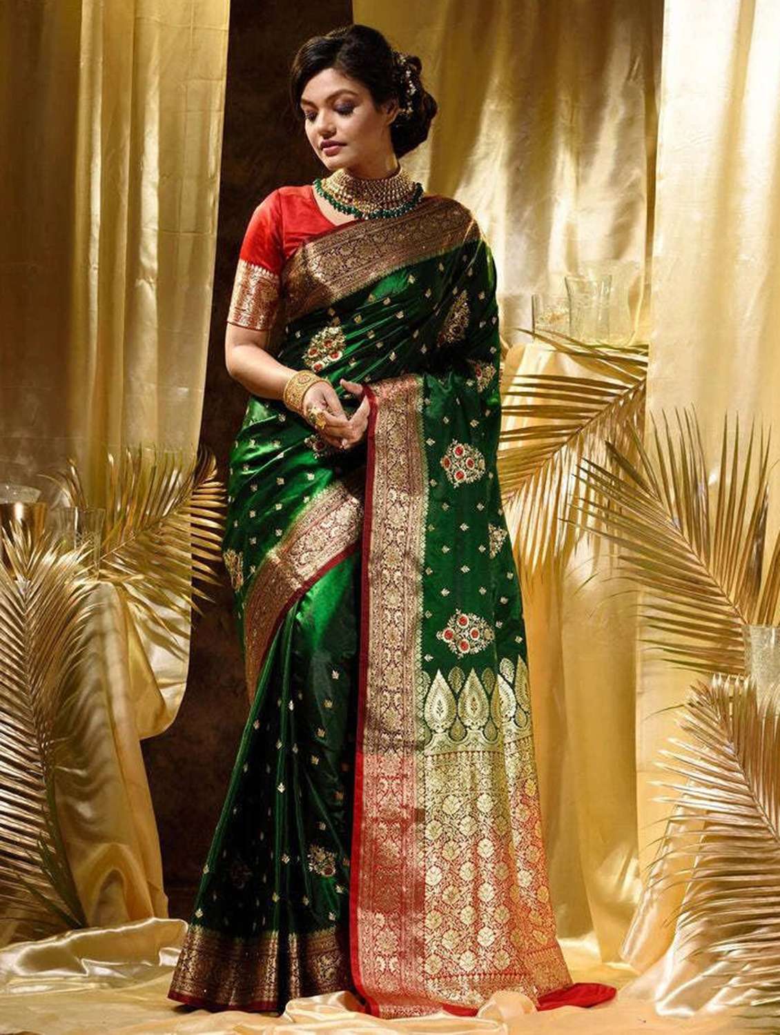 women self design banarasi saree with blouse