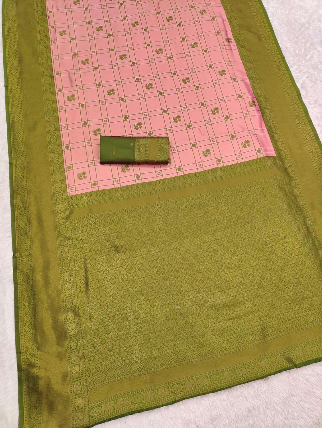 women self design kanjivaram saree with blouse - 22587401 -  Standard Image - 3