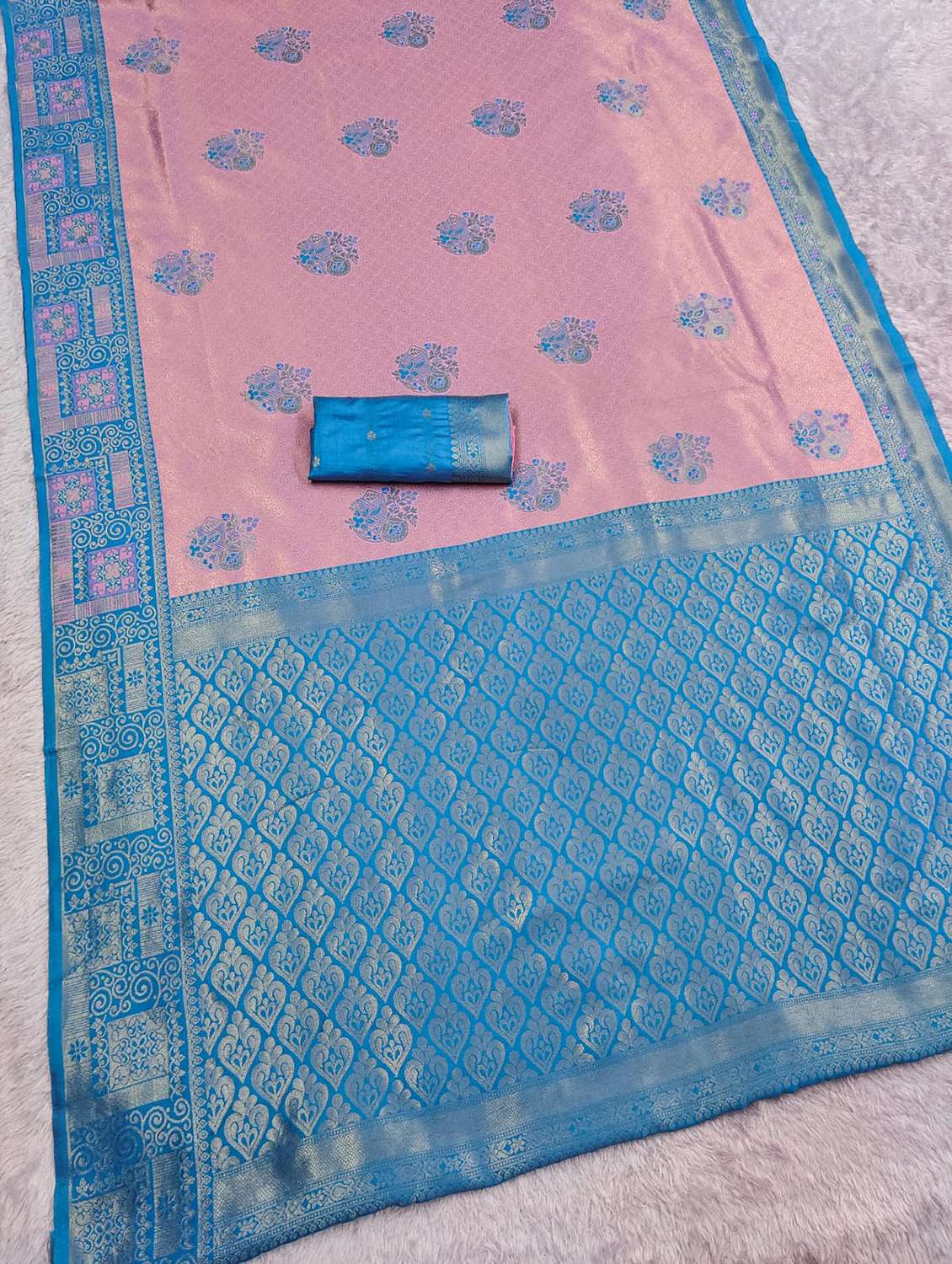 women self design banarasi saree with blouse - 22587426 -  Standard Image - 3