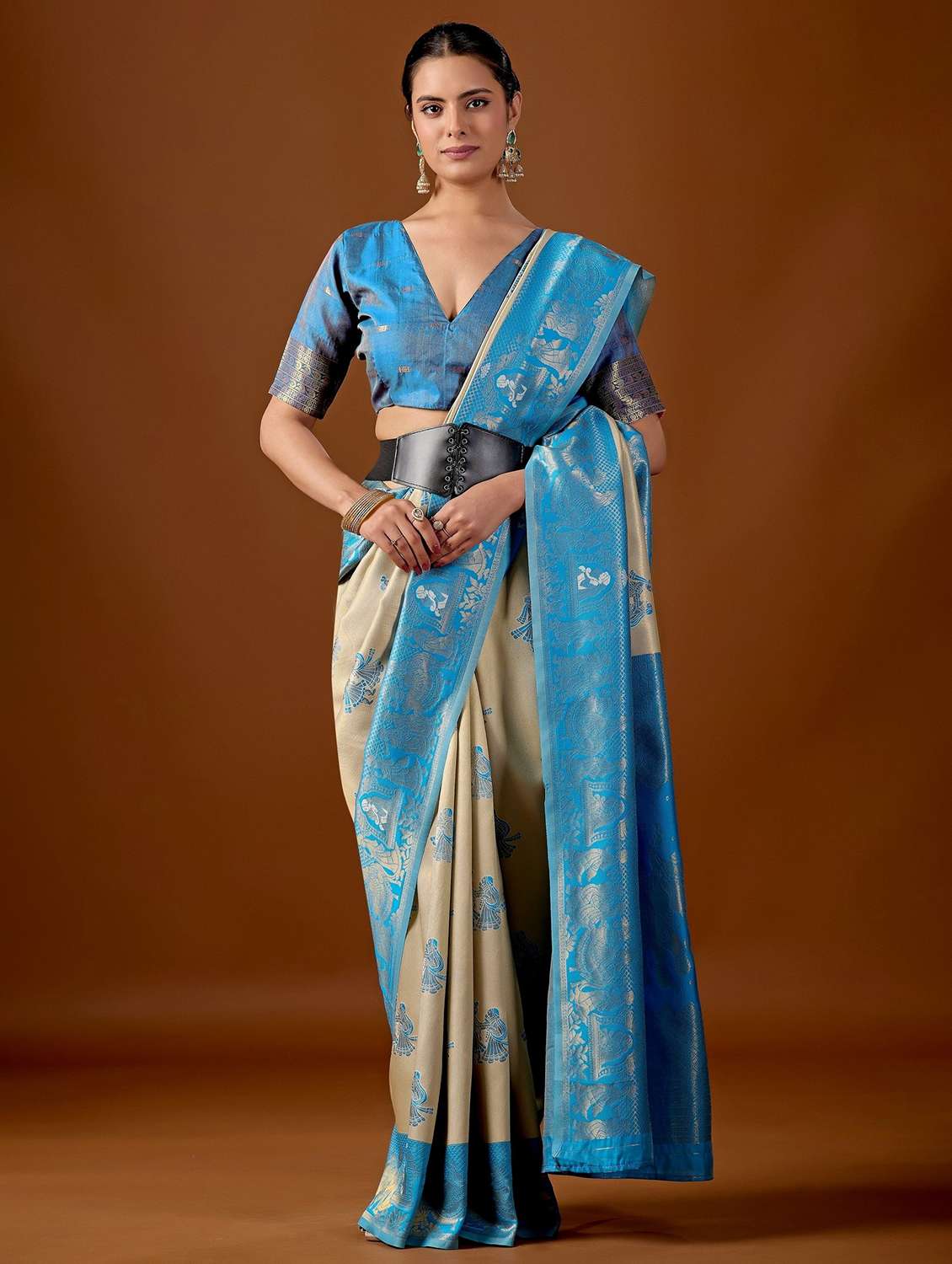 women self design banarasi saree with blouse