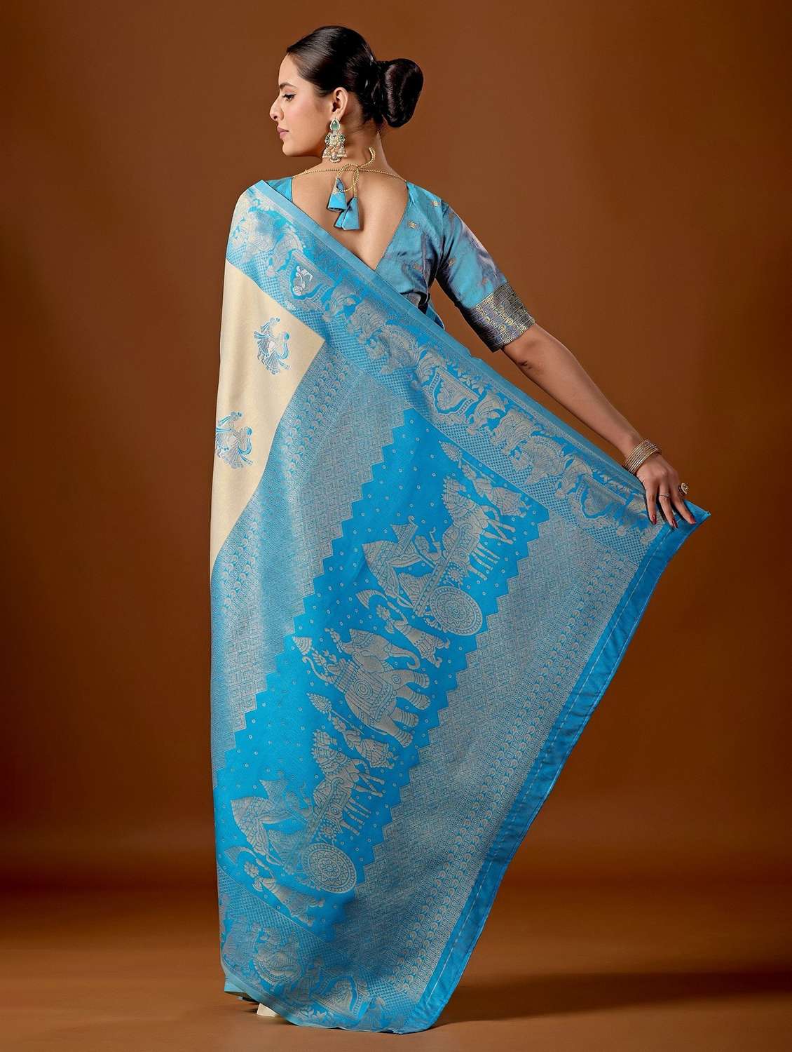 Women Self Design Banarasi Saree With Blouse - 22587449 -  Standard Image - 3