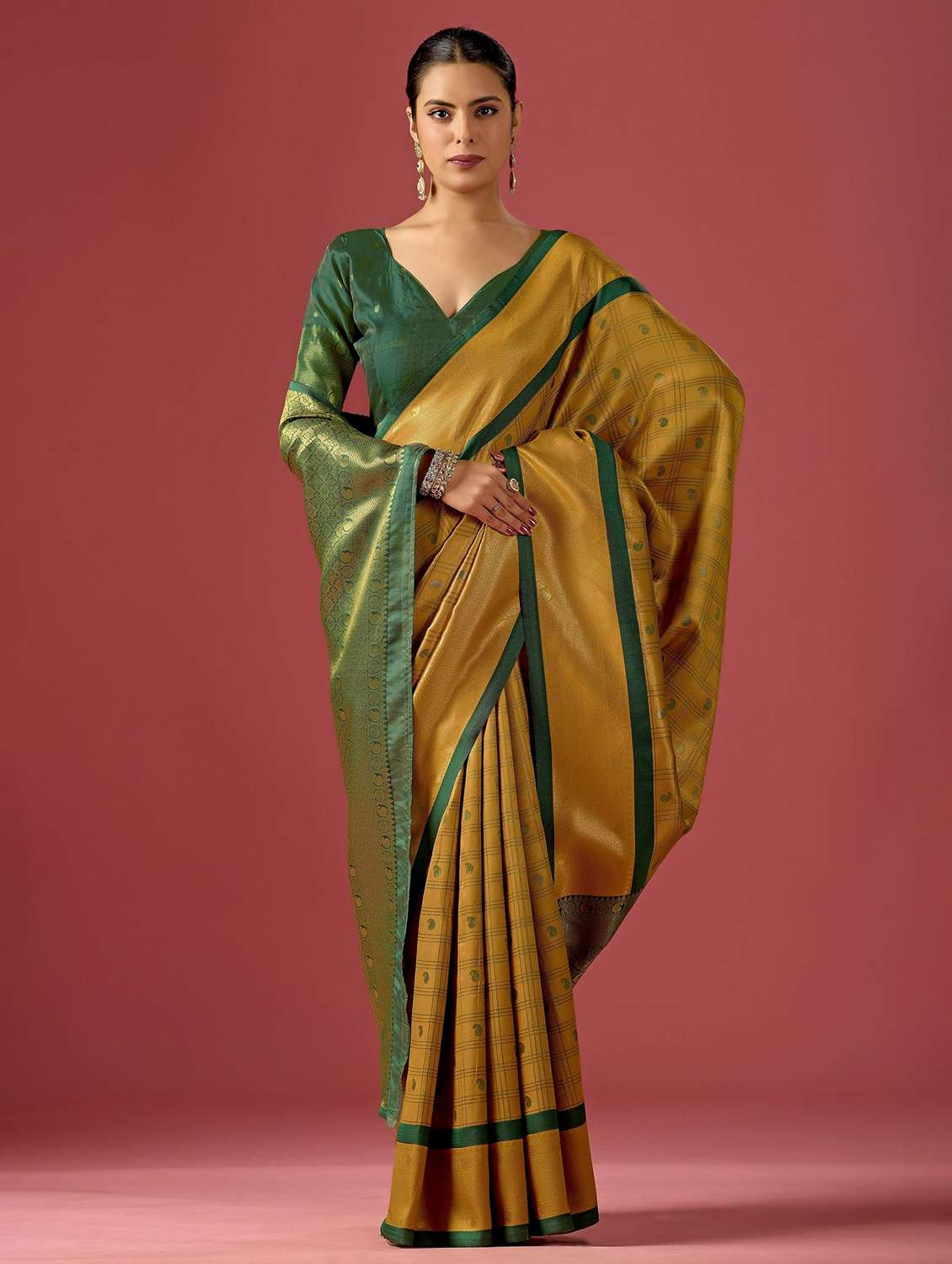 women self design banarasi saree with blouse