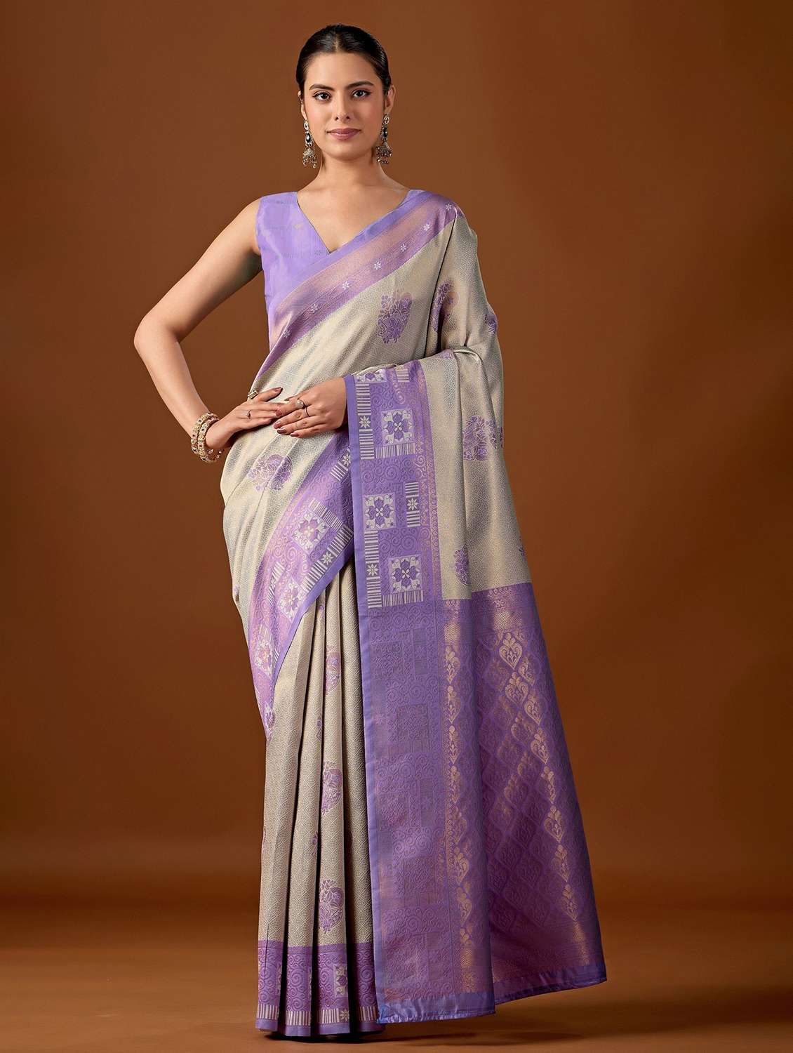 women self design kanjivaram saree with blouse