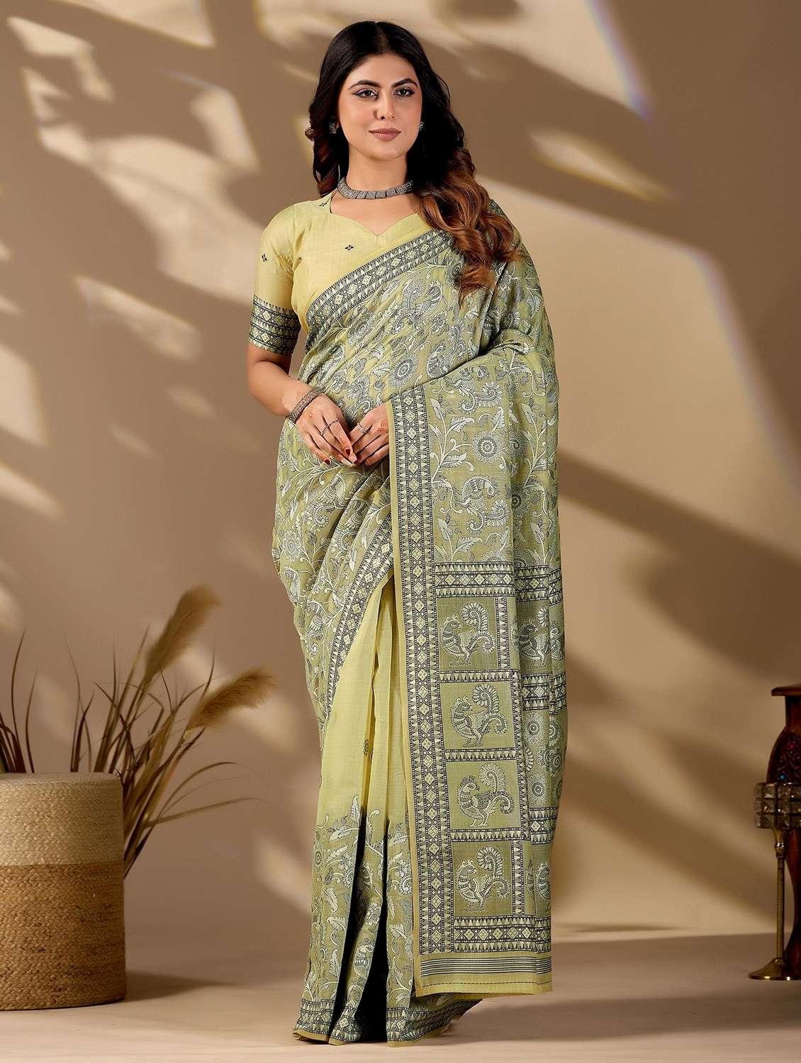women self design banarasi saree with blouse