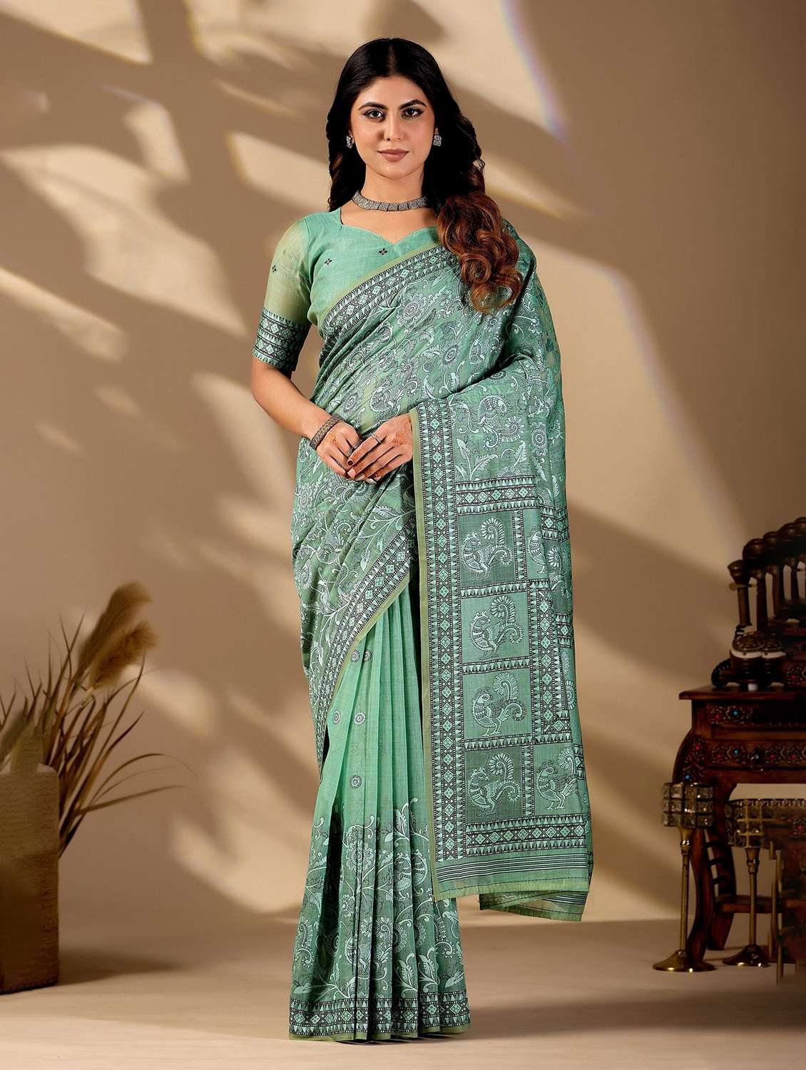 women self design banarasi saree with blouse