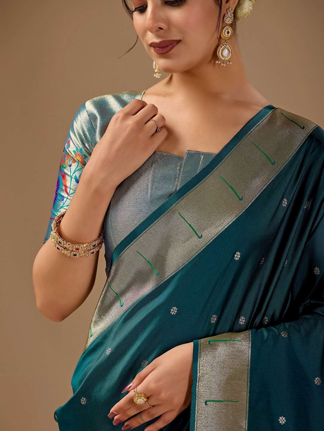 Women Self Design Paithani Saree With Blouse - 22587512 -  Standard Image - 5