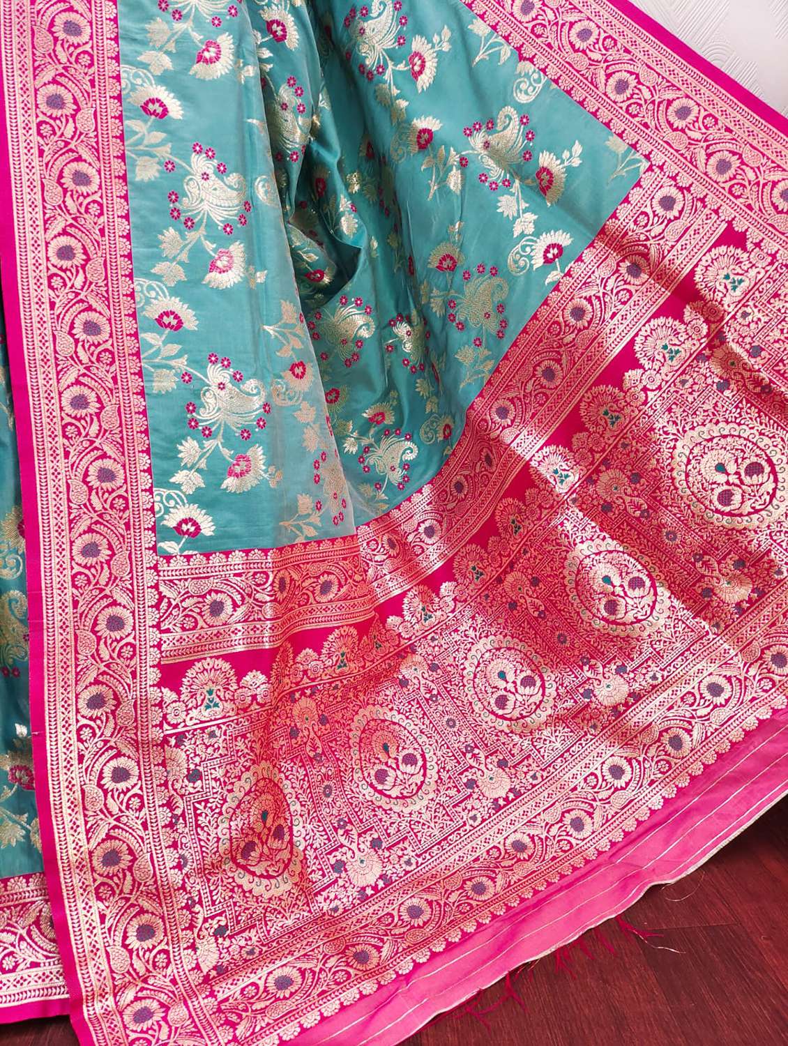 women self design banarasi saree with blouse - 22587565 -  Standard Image - 3