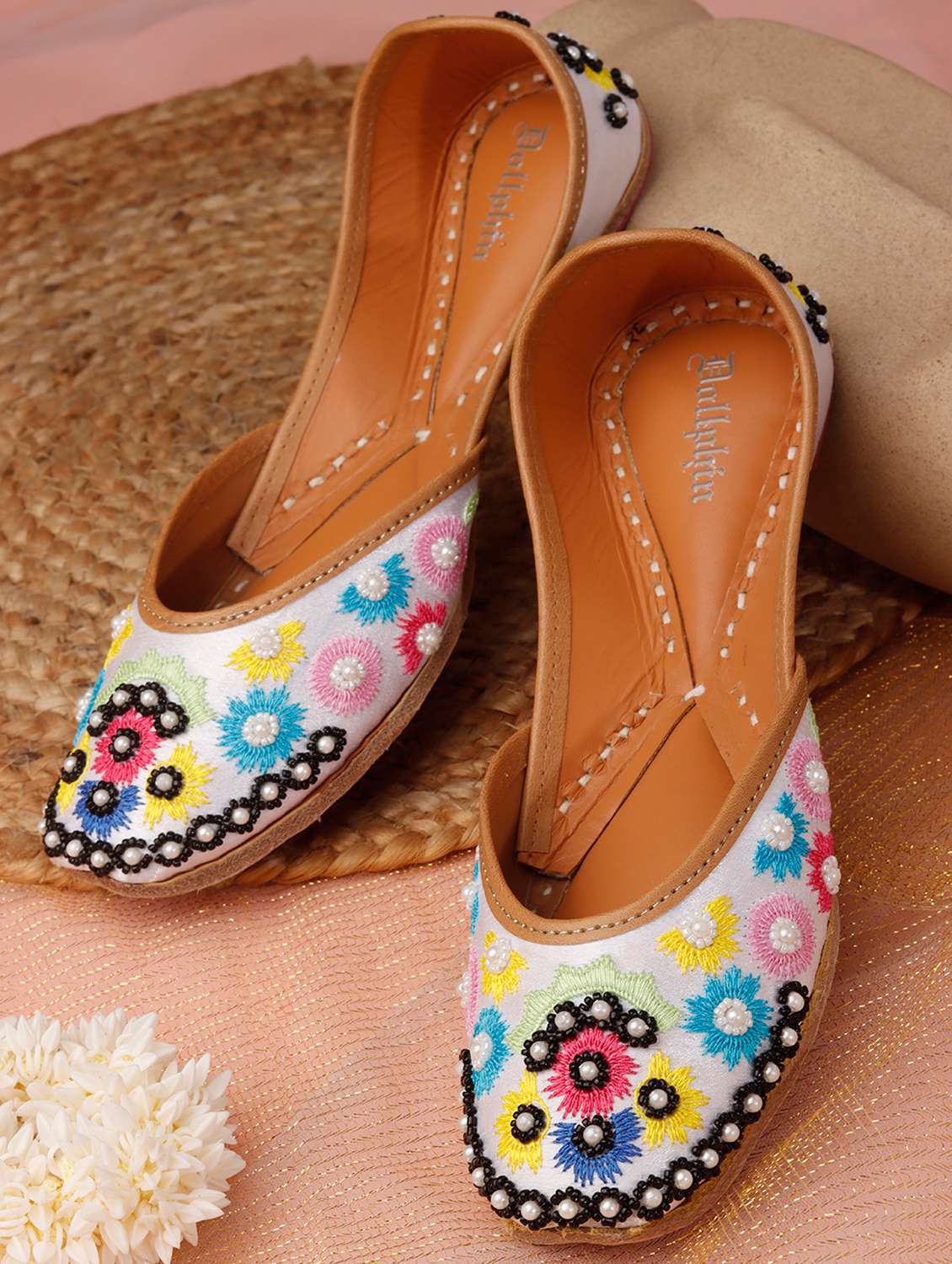 women embroidered slip on jutis