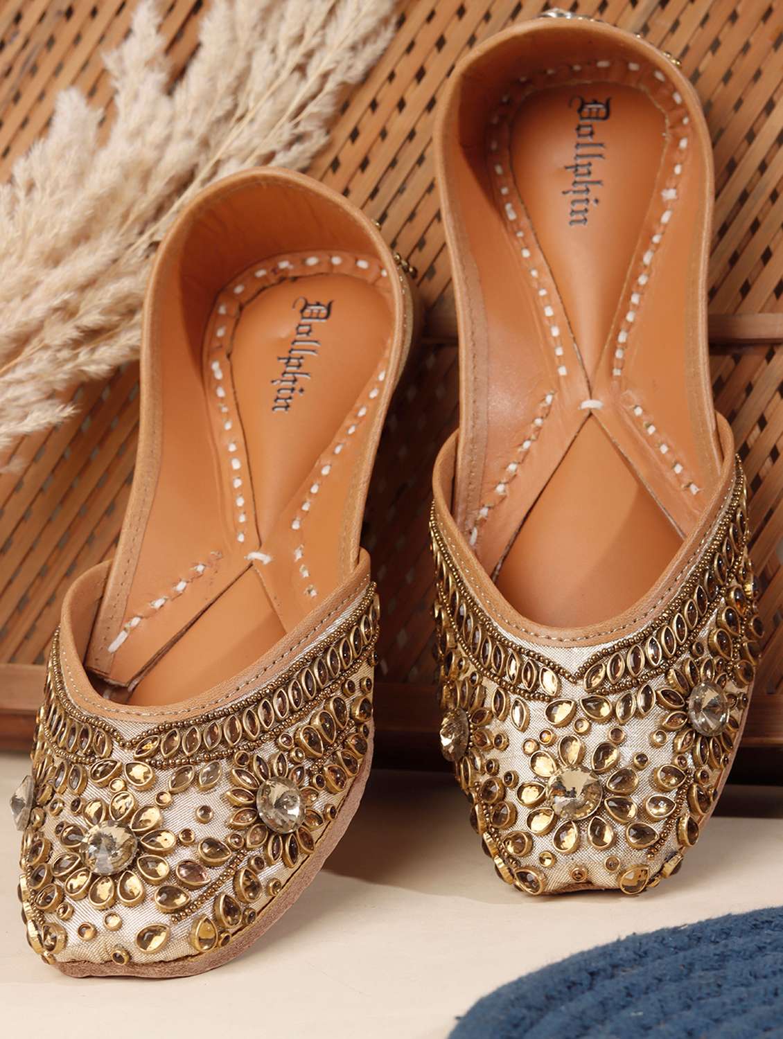 women embroidered slip on jutis